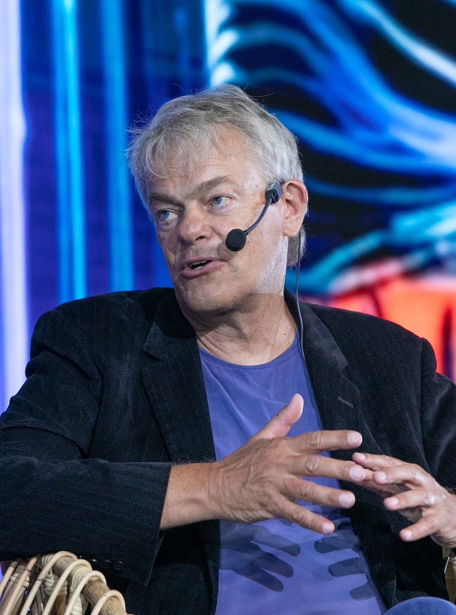 Edvard Moser, Nobel de Medicina, no palco do RIW 2026