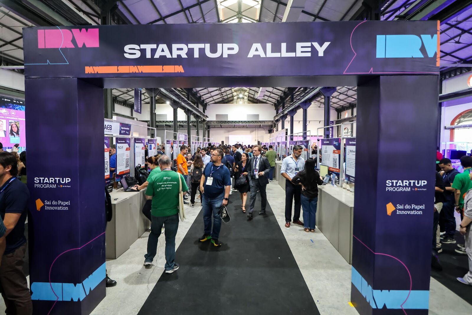Pórtico do Startup Alley no armazém