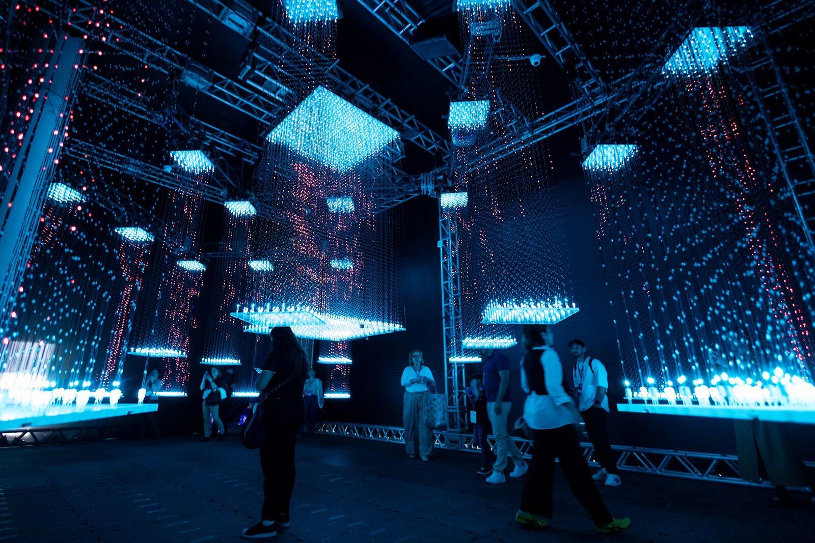 LED Pulse em azul com visitantes